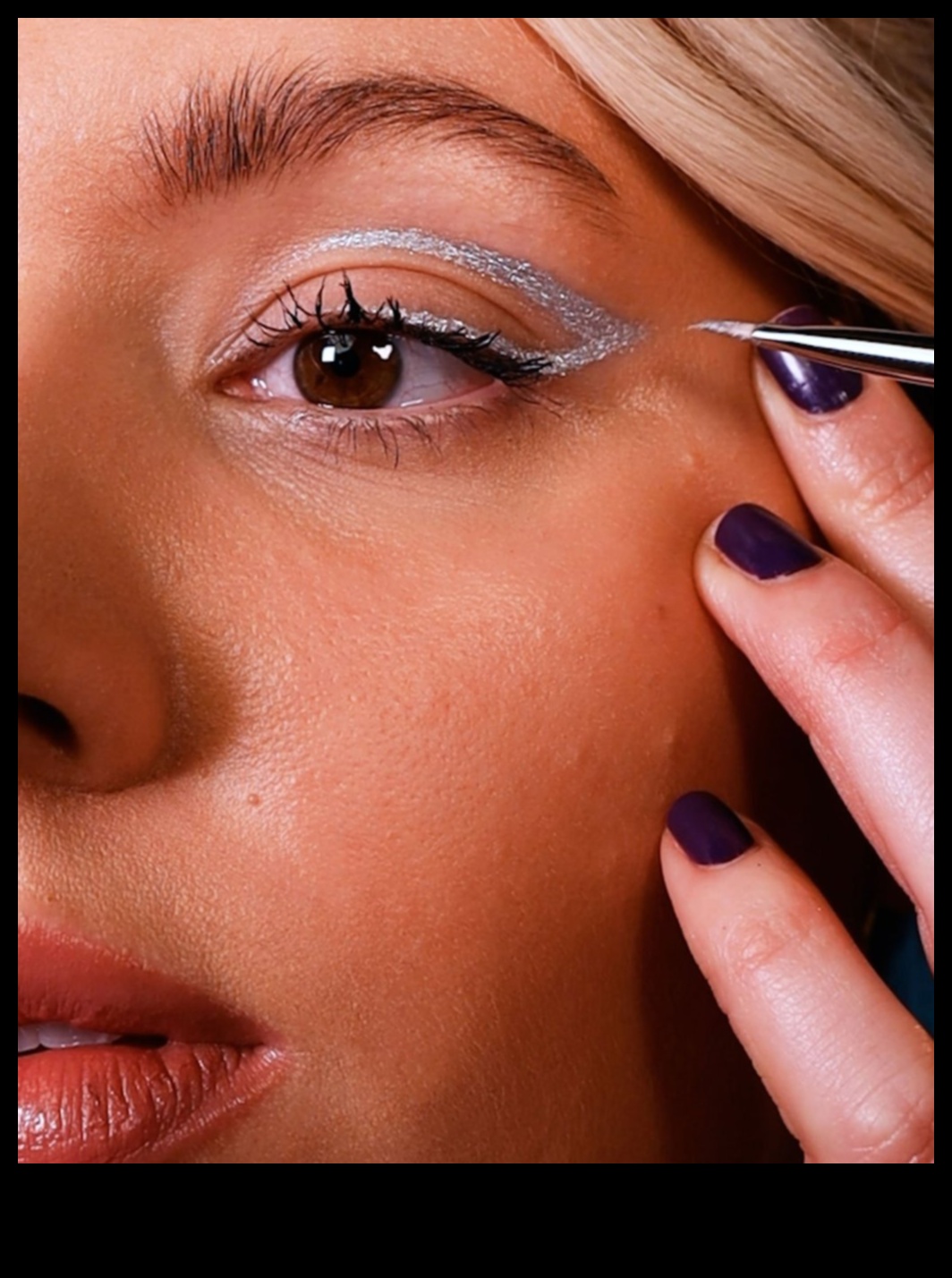 Veidojiet savu seju ar ēnām ballītei gatavam izskatam 3 Skulptūra ar ēnām: sasniedziet izmērus, izmantojot ballīšu grima stilus