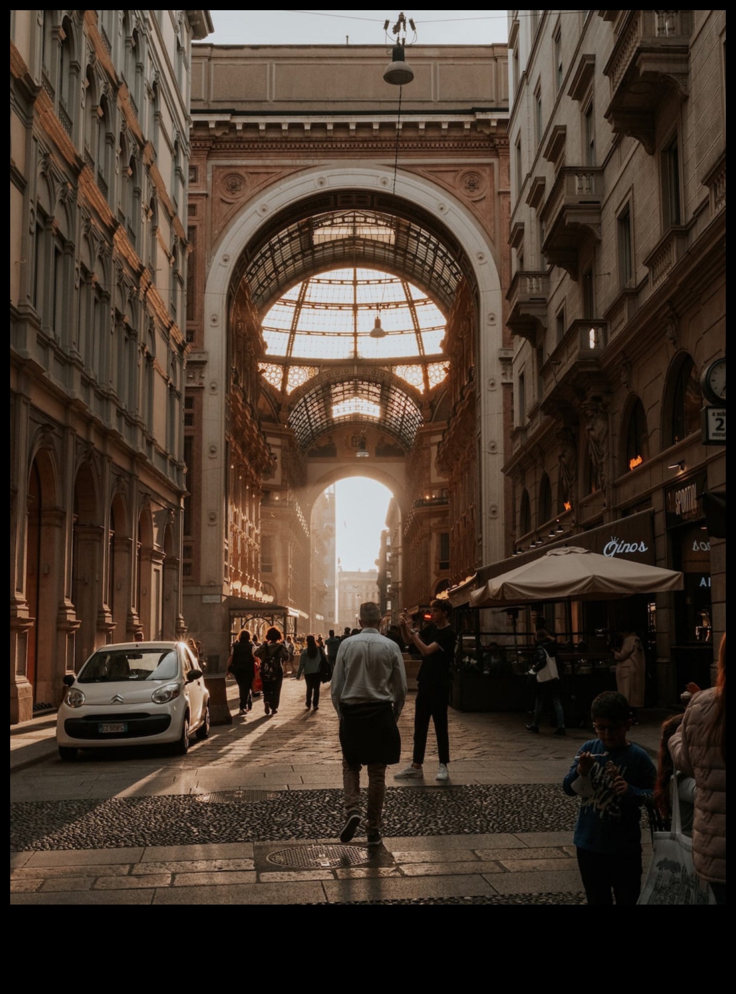 Pilsētas atklāšana: pilsētas stāstu atklāšana, izmantojot ielu fotografēšanas stilus