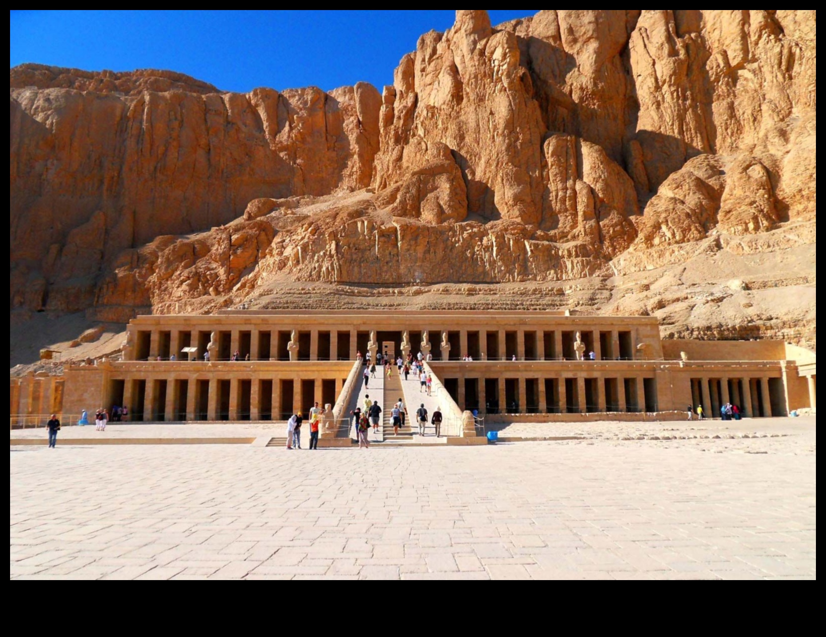 Tēbu tempļi Senās Ēģiptes arhitektūras brīnumi 4 Tēbu tempļi: arhitektūras brīnumi Ēģiptes mākslā