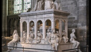 Majestic mauzolejs: gotikas kapenes un apbedīšanas māksla