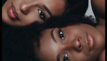 No jauneklīga mirdzuma līdz mūžīgam mirdzumam: dabīgs grims katram dzīves posmam