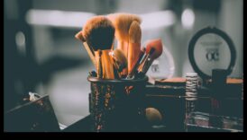 Nepieciešami rīki profesionālam grima komplektam: uzlabojiet skaistuma spēli