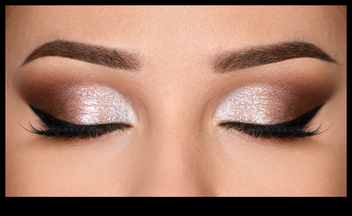 Skropstu tušas un acu zīmuļa harmonija: vienota acu grima izskats