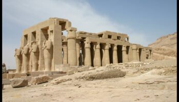 Tēbu tempļi: arhitektūras brīnumi Ēģiptes mākslā